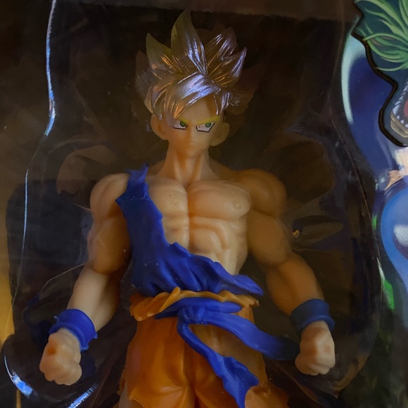 Dragon Ball Z Súper Saiyan 4 Collectable Figurine/Toy - Picture 2 of 8